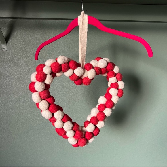 Home Decor Valentine’s Day Red and White FELT Heart Wreath - Picture 4 of 7